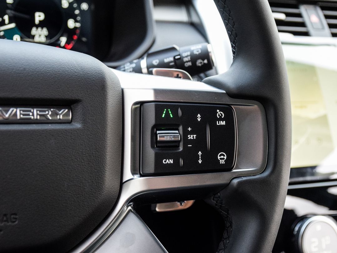 2025 Land Rover Discovery P360 Dynamic SE, Toronto, Cash