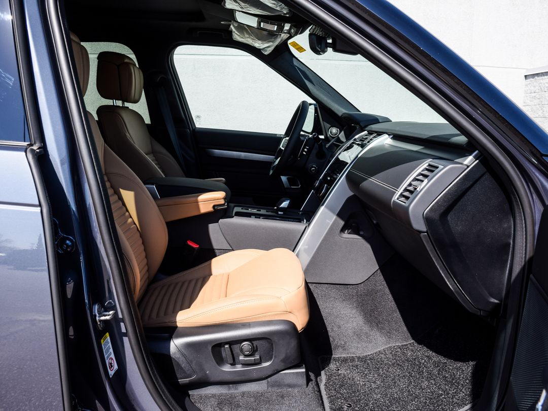 2025 Land Rover Discovery P360 Dynamic SE, Toronto, Cash