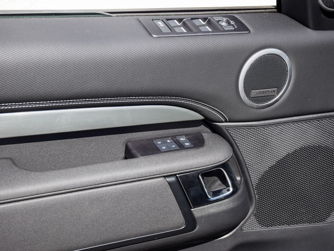 2025 Land Rover Discovery P360 Dynamic SE, Toronto, Cash