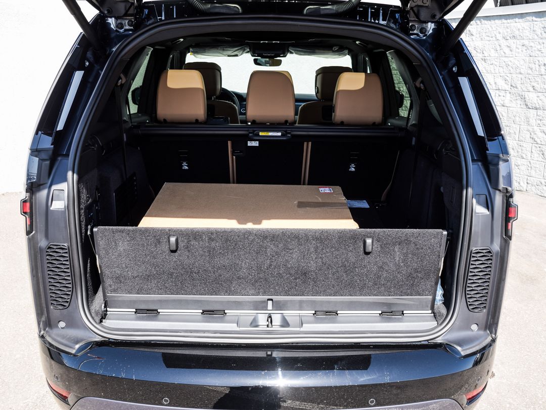 2025 Land Rover Discovery P360 Dynamic SE, Toronto, Cash