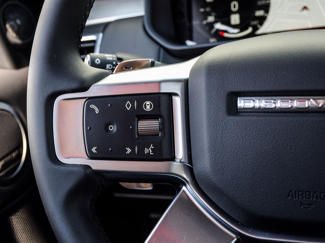 2025 Land Rover Discovery P360 Dynamic SE, Toronto, Cash