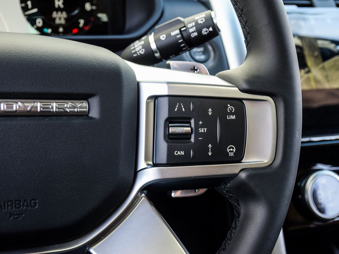 2025 Land Rover Discovery P360 Dynamic SE, Toronto, Cash