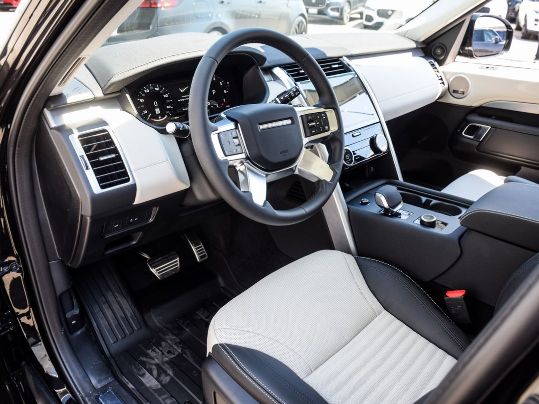 2025 Land Rover Discovery P360 Dynamic SE, Toronto, Cash
