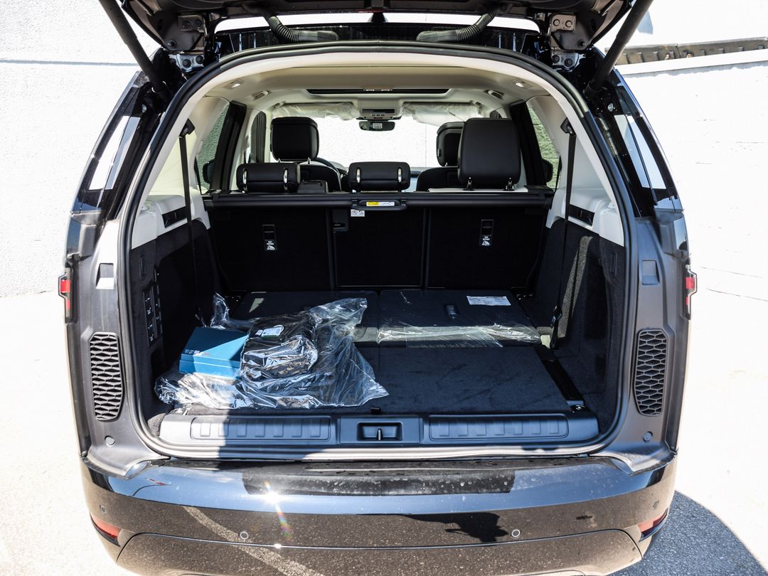 2025 Land Rover Discovery P360 Dynamic SE, Toronto, Cash