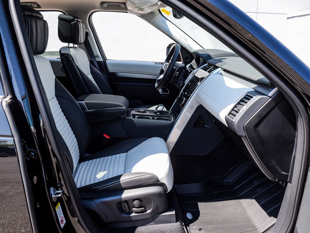 2025 Land Rover Discovery P360 Dynamic SE, Toronto, Cash