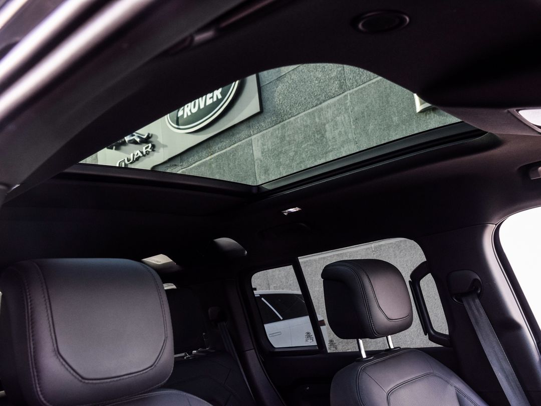 2023 Land Rover Defender 110 V8, Toronto, Cash