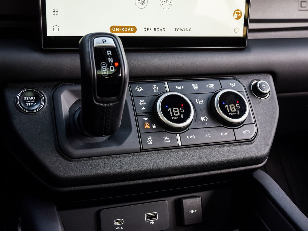 2023 Land Rover Defender 110 V8, Toronto, Cash
