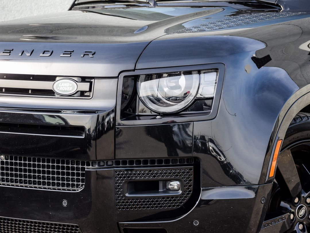 2023 Land Rover Defender 110 V8, Toronto, Cash