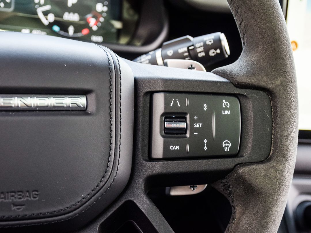2023 Land Rover Defender 110 V8, Toronto, Cash