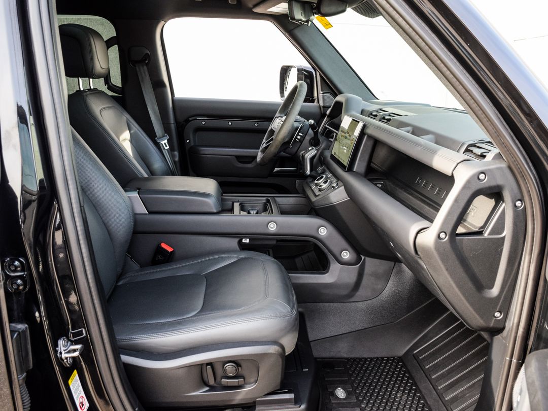 2023 Land Rover Defender 110 V8, Toronto, Cash