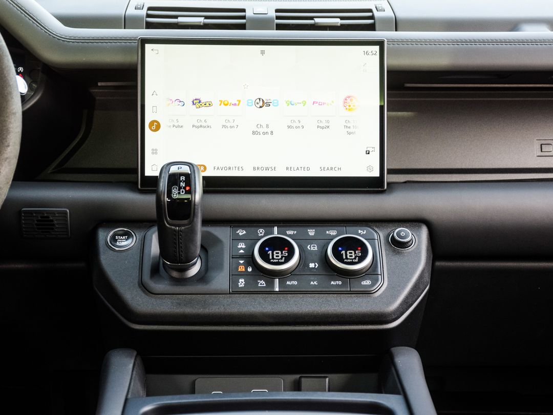 2023 Land Rover Defender 110 V8, Toronto, Cash