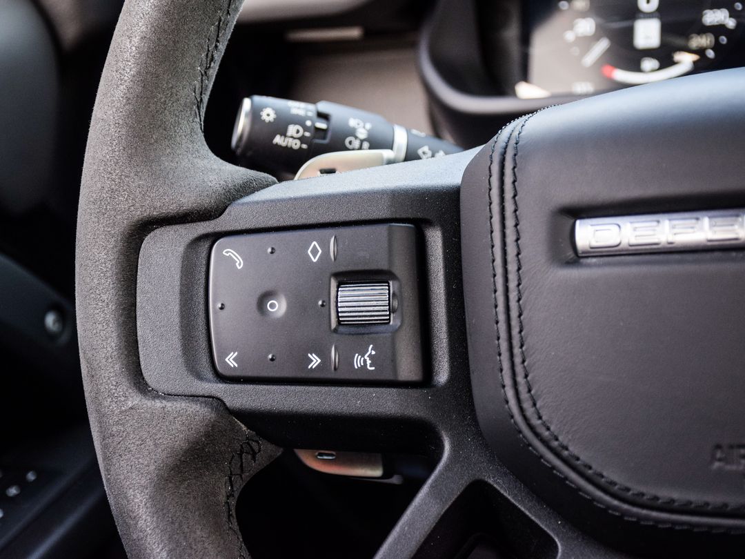 2023 Land Rover Defender 110 V8, Toronto, Cash