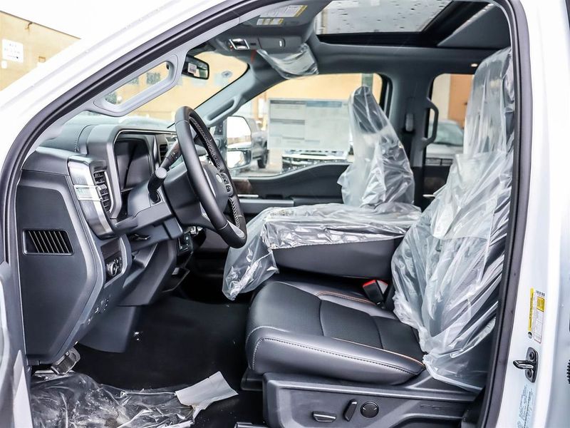 New 2025 Ford Super-Duty-F-250-SRW LARIAT YN11301