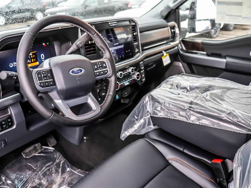 New 2025 Ford Super-Duty-F-250-SRW LARIAT YN11301