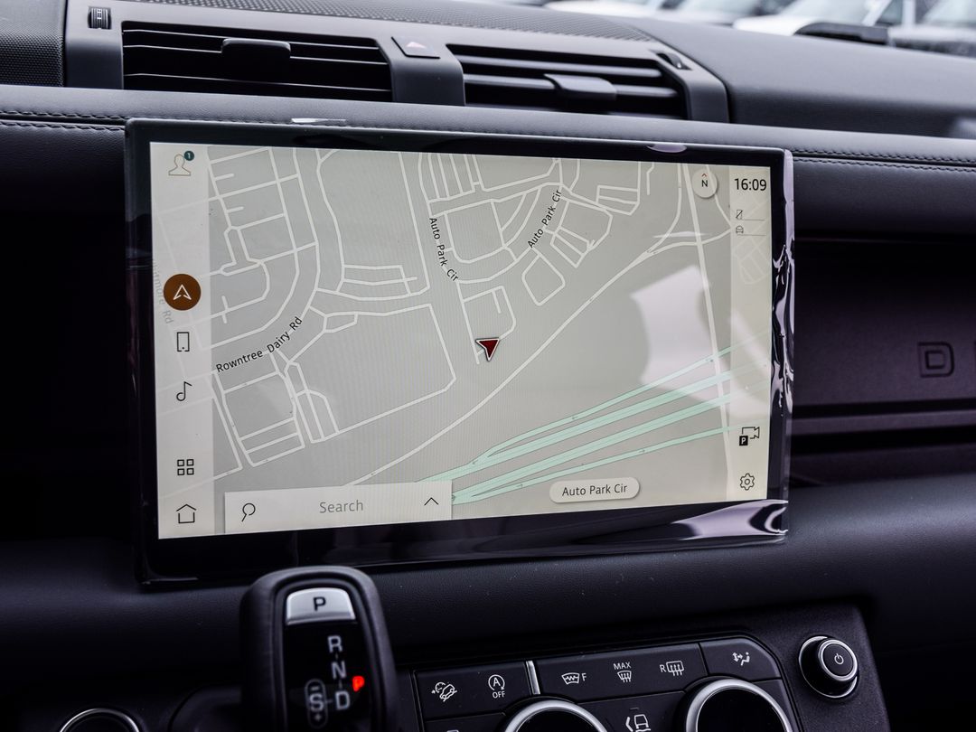 2025 Land Rover Defender 110 P400 X-Dynamic SE, Toronto, Cash