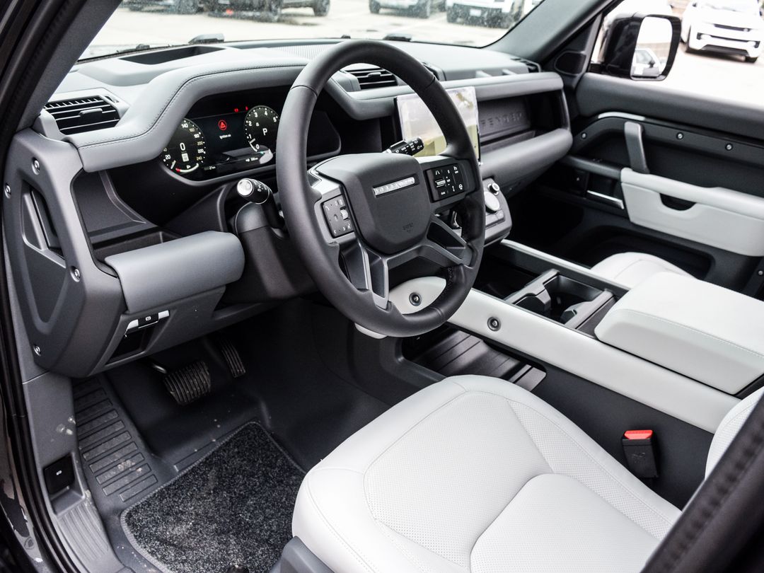 2025 Land Rover Defender 110 P400 X-Dynamic SE, Toronto, Cash