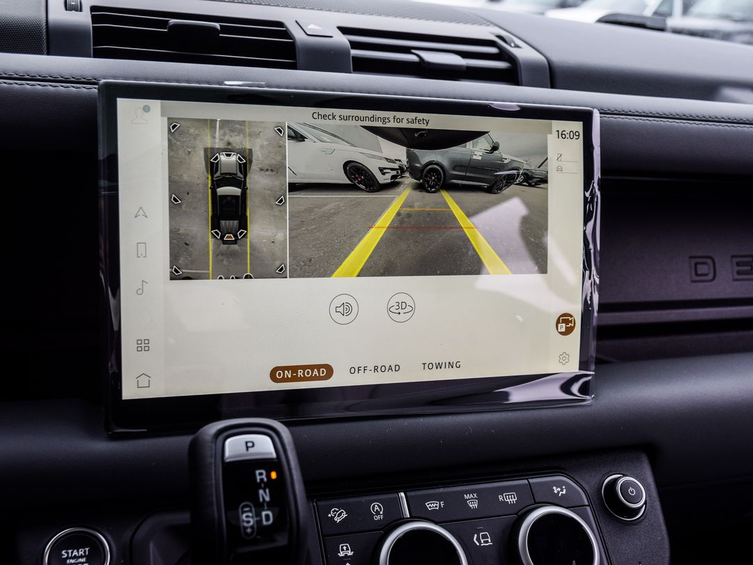 2025 Land Rover Defender 110 P400 X-Dynamic SE, Toronto, Cash