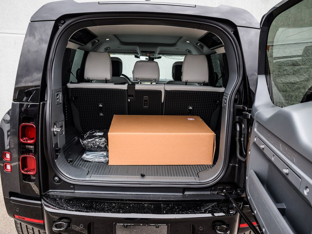2025 Land Rover Defender 110 P400 X-Dynamic SE, Toronto, Cash