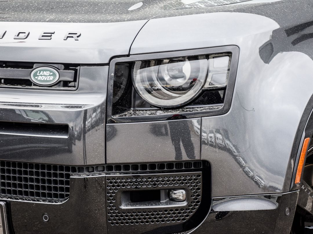 2025 Land Rover Defender 110 P400 X-Dynamic SE, Toronto, Cash