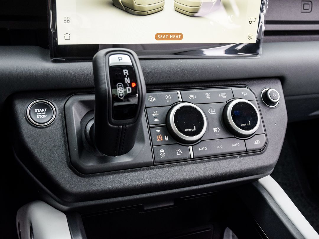 2025 Land Rover Defender 110 P400 X-Dynamic SE, Toronto, Cash