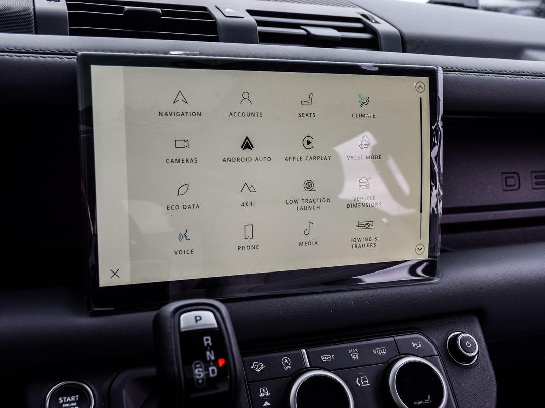 2025 Land Rover Defender 110 P400 X-Dynamic SE, Toronto, Cash
