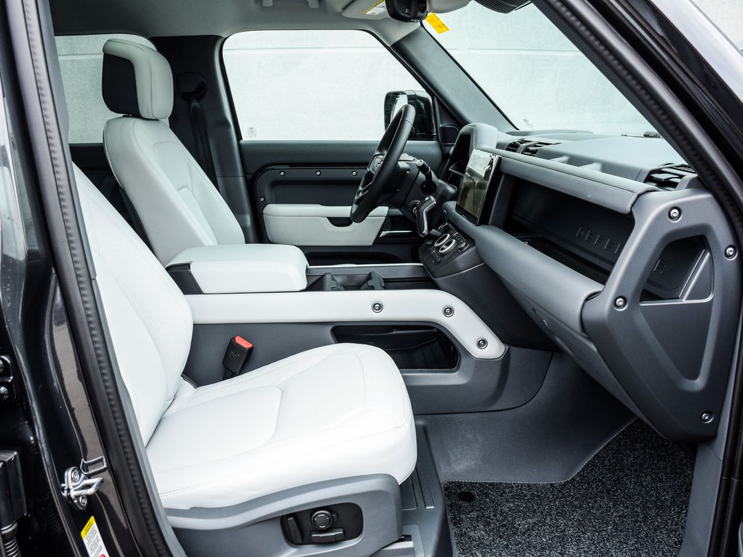 2025 Land Rover Defender 110 P400 X-Dynamic SE, Toronto, Cash