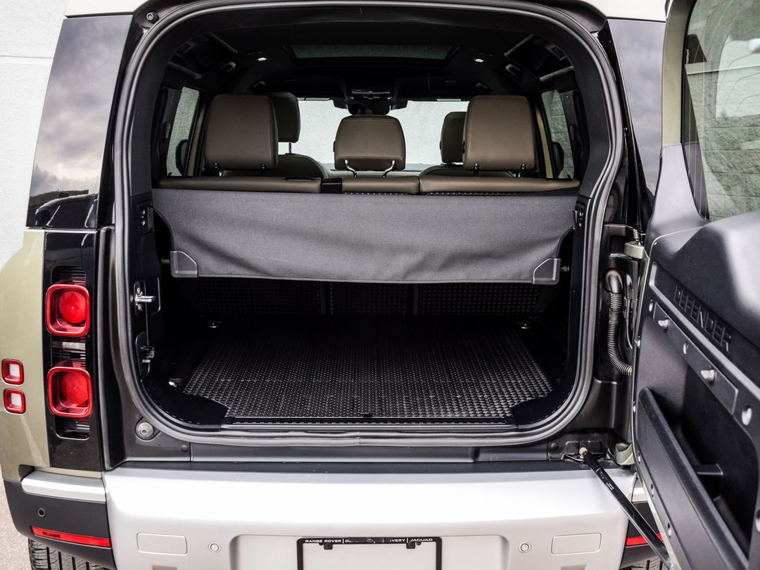 2023 Land Rover Defender 110 S, Toronto, Cash