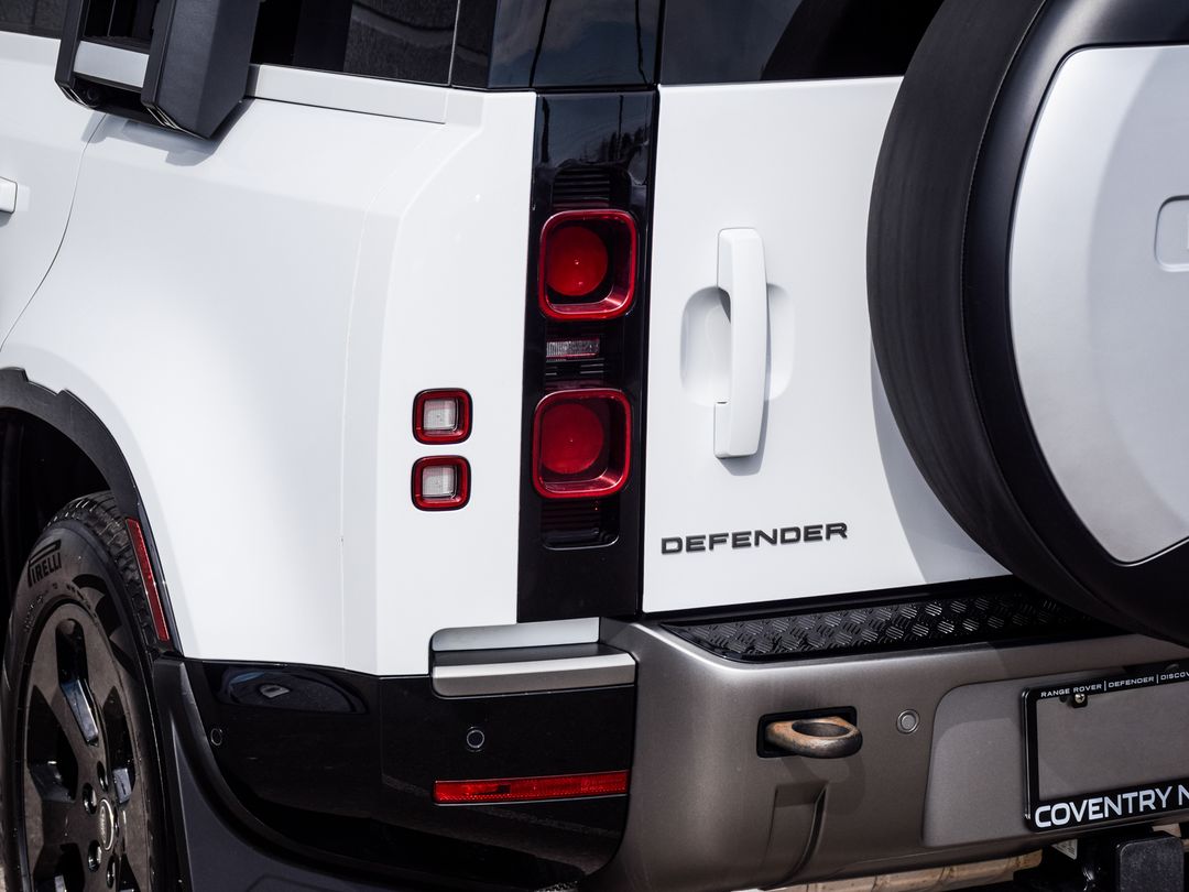 2024 Land Rover Defender 110 P400 X-Dynamic SE, Toronto, Cash