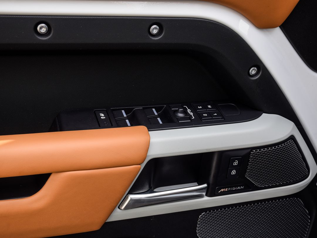 2024 Land Rover Defender 110 P400 X-Dynamic SE, Toronto, Cash