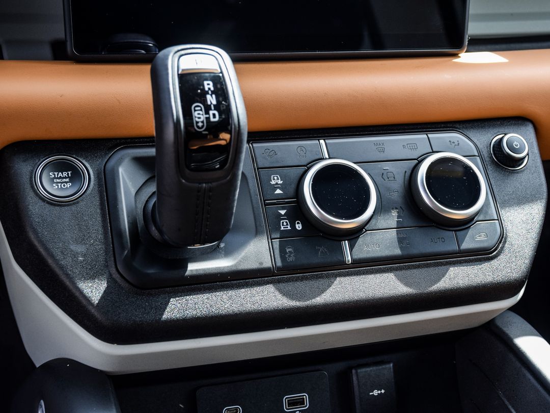 2024 Land Rover Defender 110 P400 X-Dynamic SE, Toronto, Cash