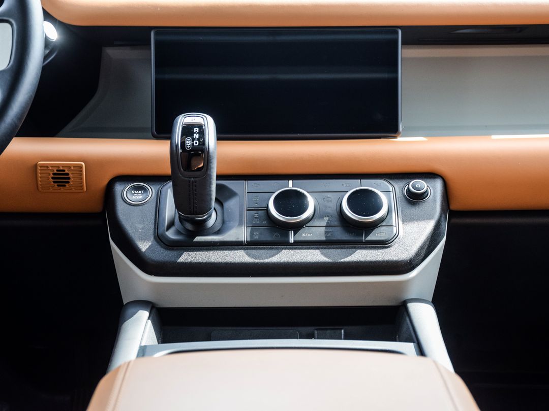 2024 Land Rover Defender 110 P400 X-Dynamic SE, Toronto, Cash