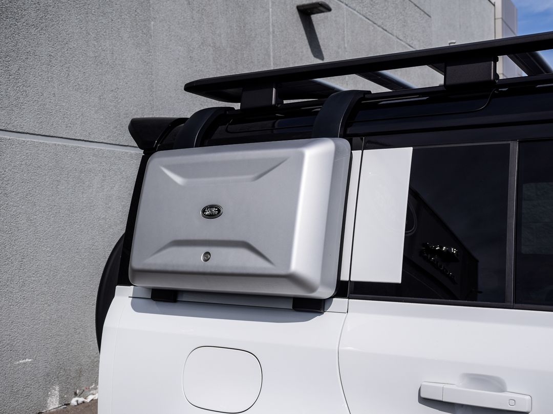 2024 Land Rover Defender 110 P400 X-Dynamic SE, Toronto, Cash