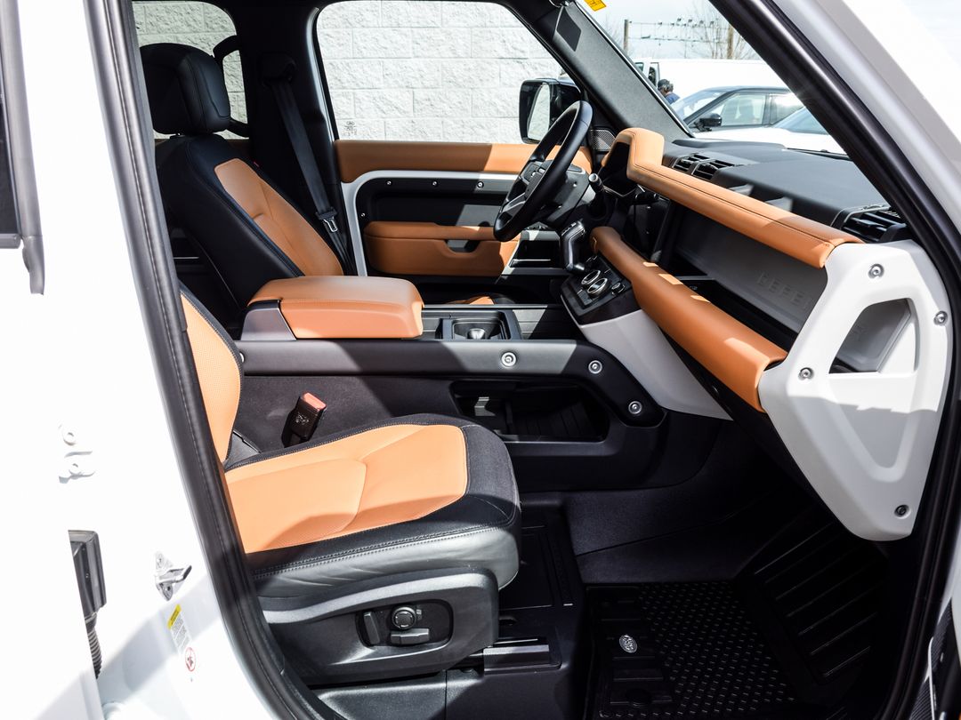 2024 Land Rover Defender 110 P400 X-Dynamic SE, Toronto, Cash