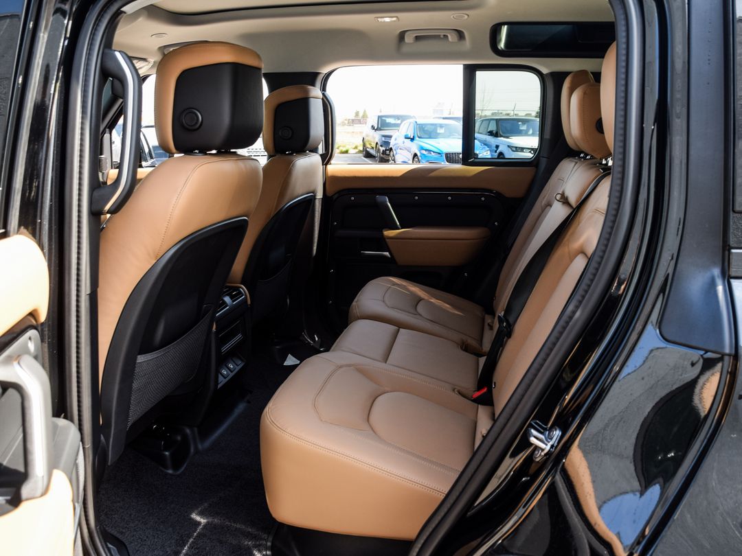 2025 Land Rover Defender 110 P300 S, Toronto, Cash