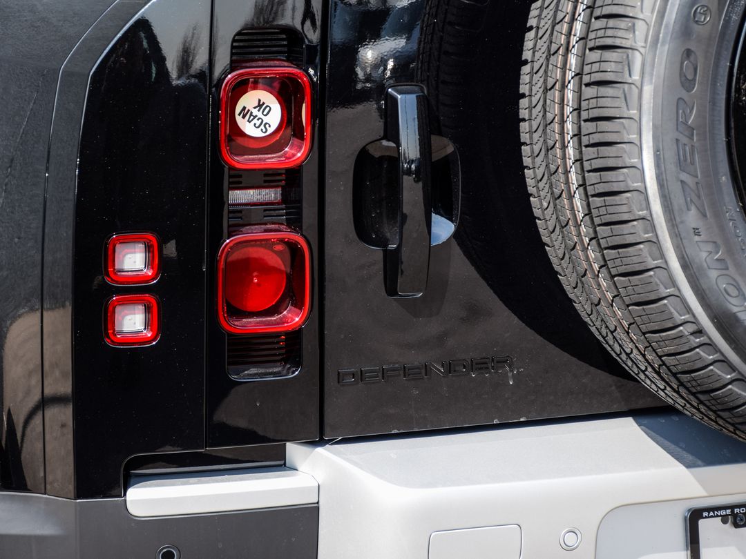 2025 Land Rover Defender 110 P300 S, Toronto, Cash