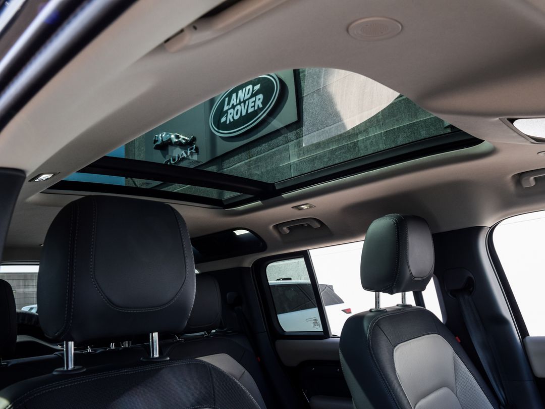 2024 Land Rover Defender 110 P400 X-Dynamic SE, Toronto, Cash