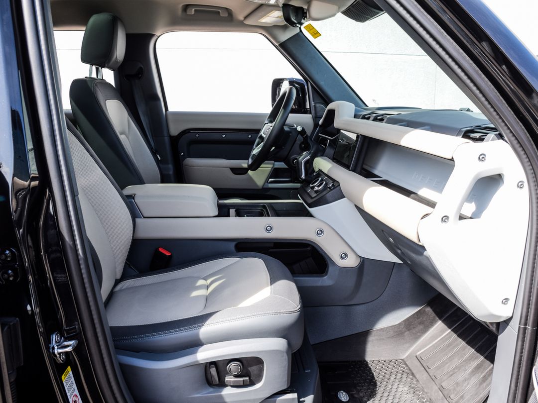 2024 Land Rover Defender 110 P400 X-Dynamic SE, Toronto, Cash