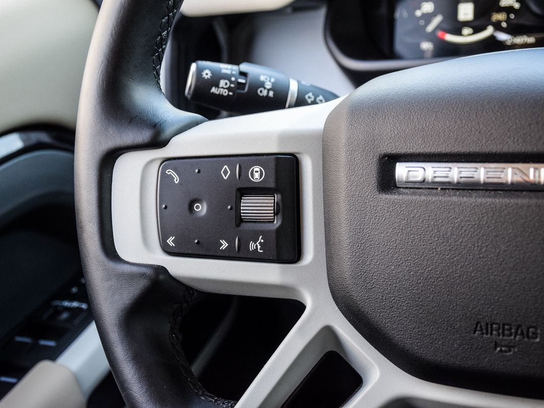 2024 Land Rover Defender 110 P400 X-Dynamic SE, Toronto, Cash