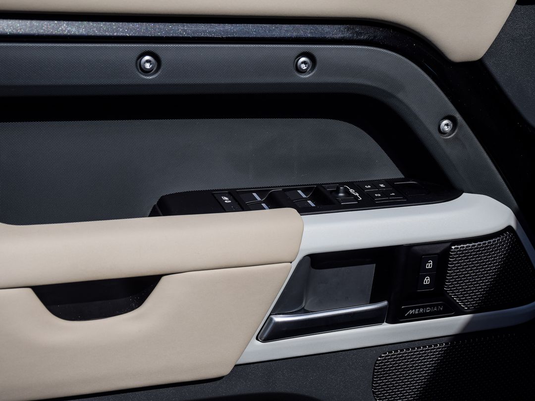 2024 Land Rover Defender 110 P400 X-Dynamic SE, Toronto, Cash