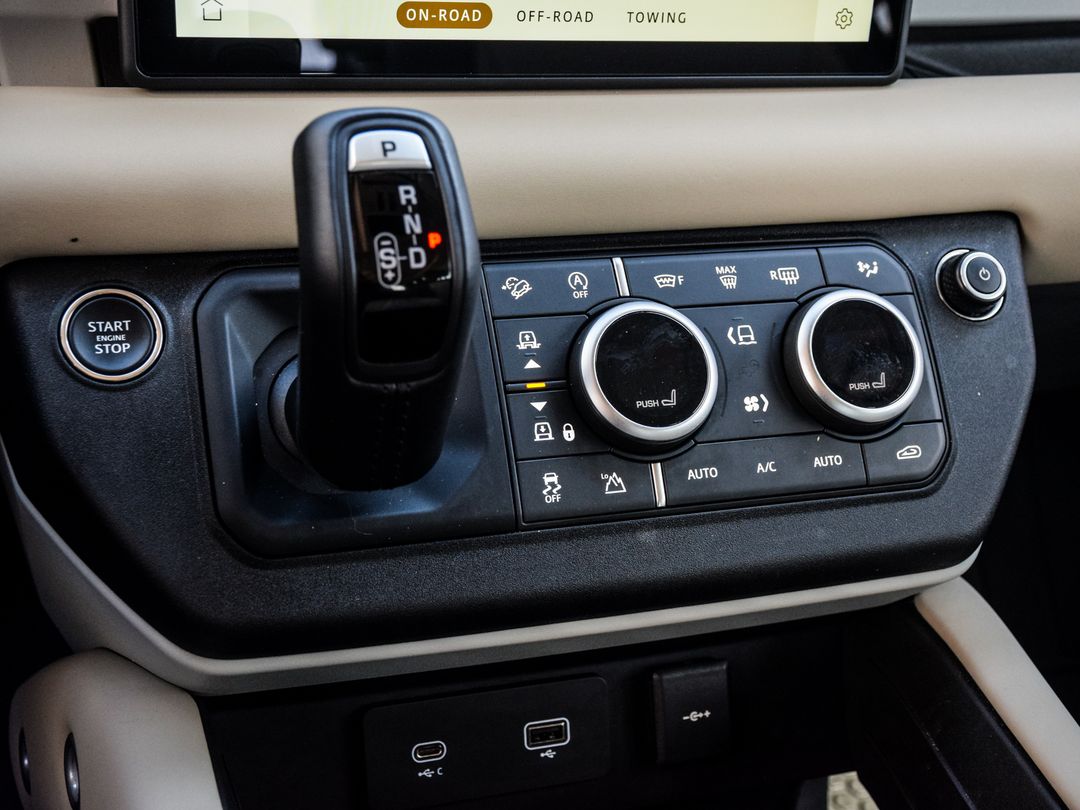 2024 Land Rover Defender 110 P400 X-Dynamic SE, Toronto, Cash