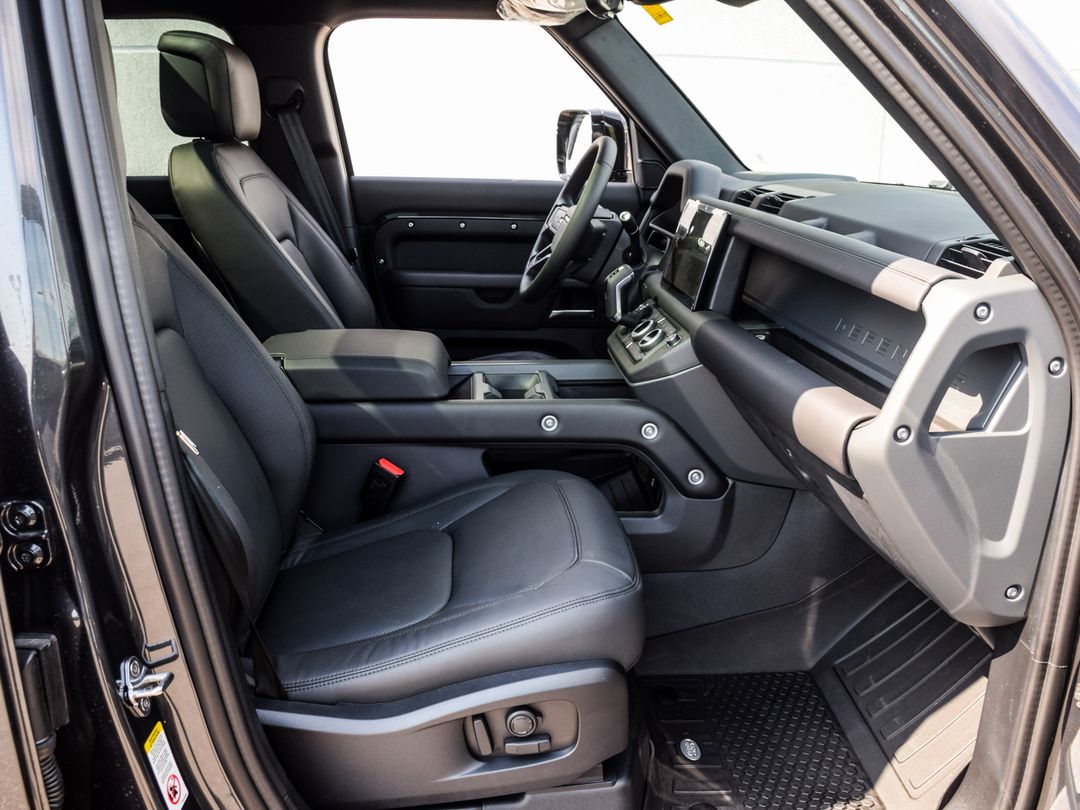 2025 Land Rover Defender 110 P400 X-Dynamic SE, Toronto, Cash