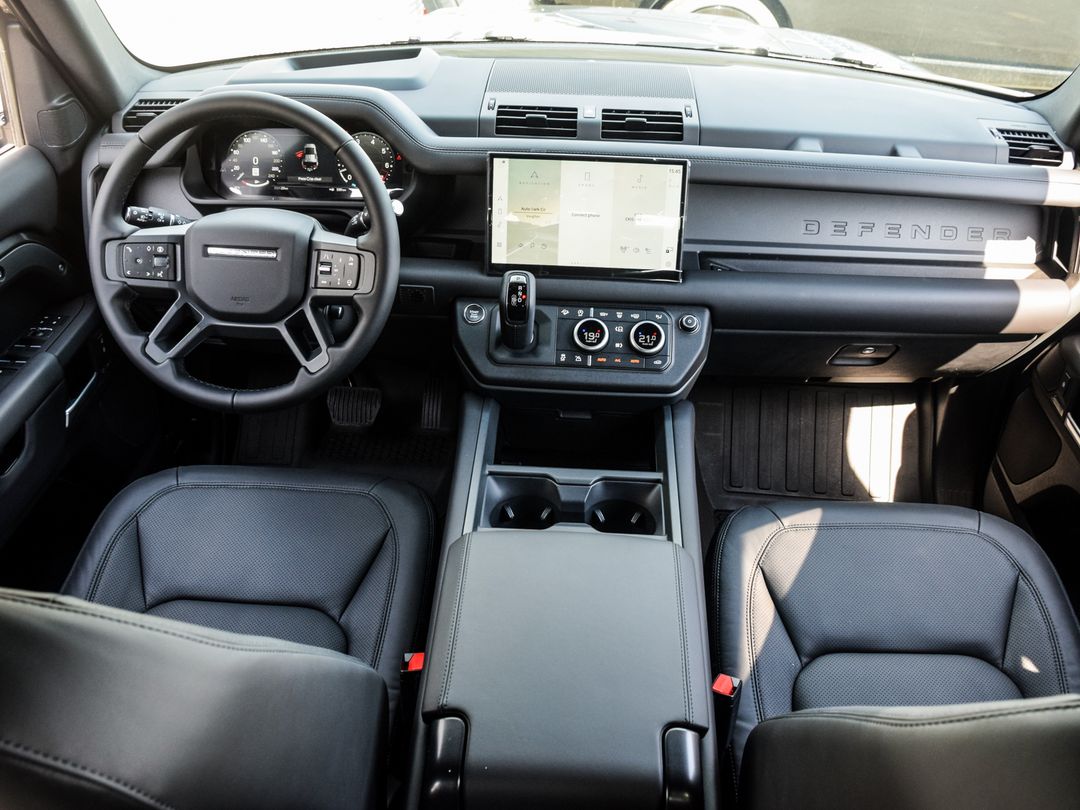 2025 Land Rover Defender 110 P400 X-Dynamic SE, Toronto, Cash