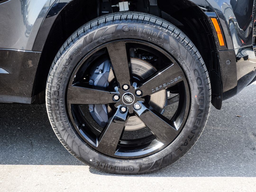 2025 Land Rover Defender 110 P400 X-Dynamic SE, Toronto, Cash
