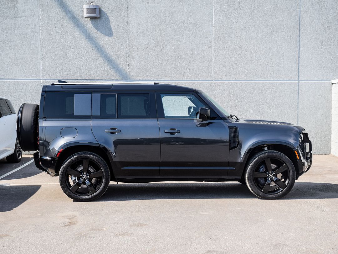 2025 Land Rover Defender 110 P400 X-Dynamic SE, Toronto, Cash