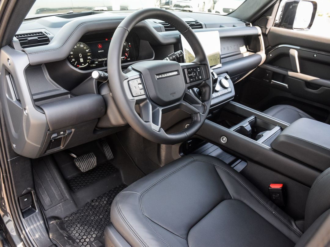 2025 Land Rover Defender 110 P400 X-Dynamic SE, Toronto, Cash