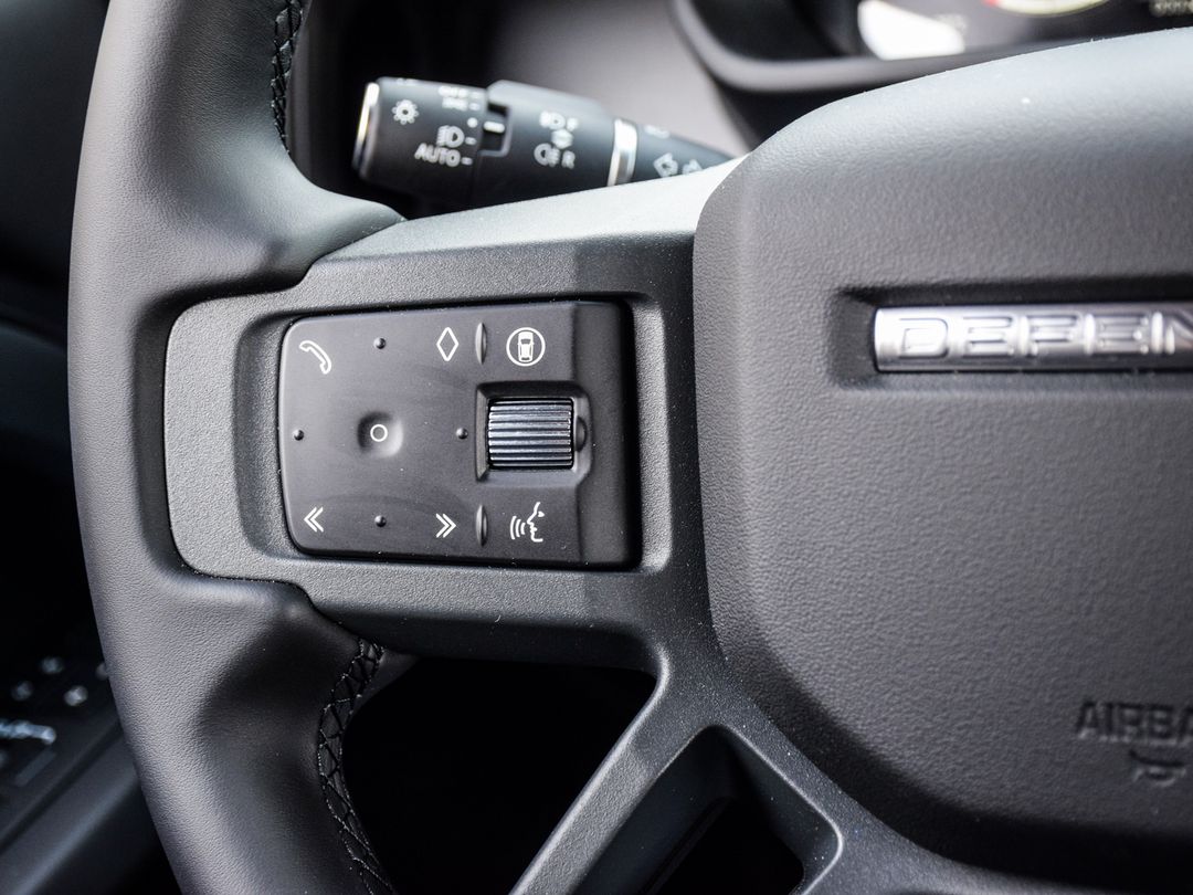 2025 Land Rover Defender 110 P400 X-Dynamic SE, Toronto, Cash