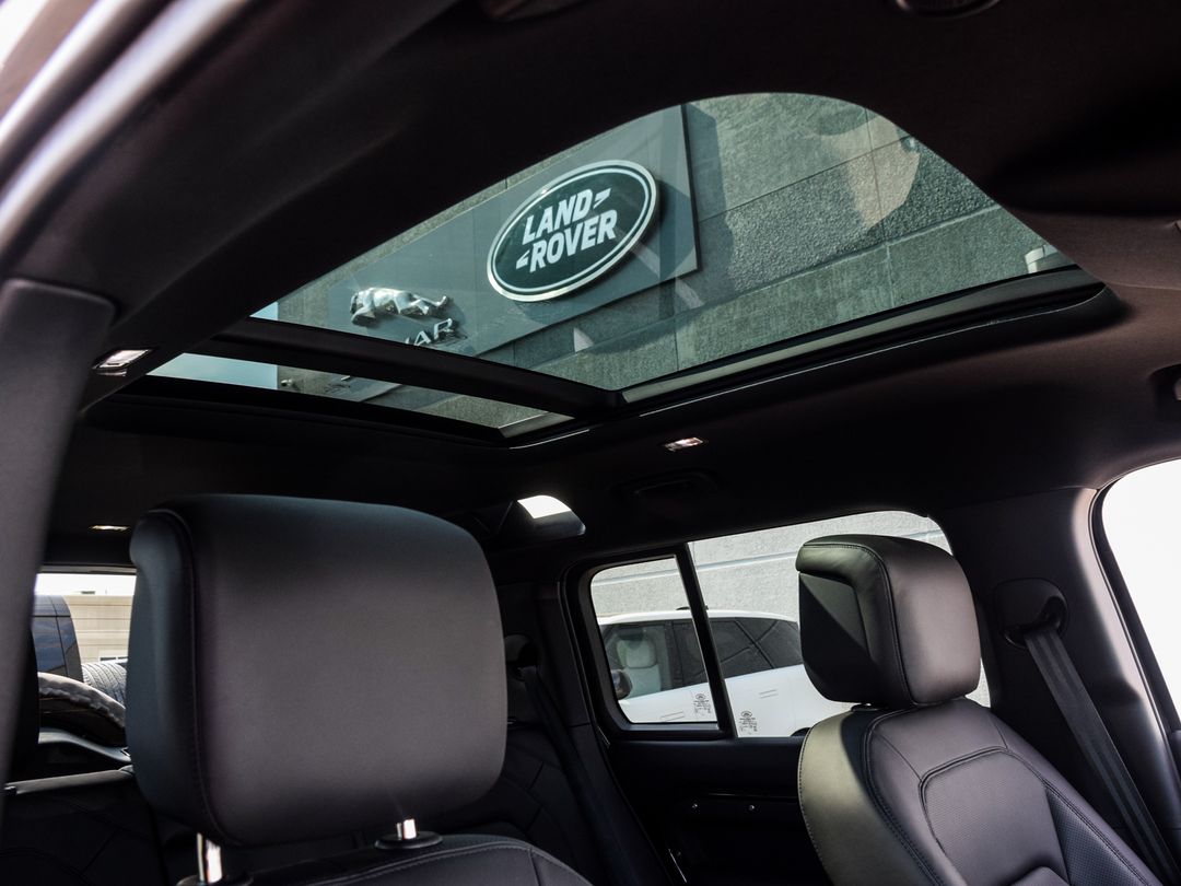 2025 Land Rover Defender 110 P400 X-Dynamic SE, Toronto, Cash