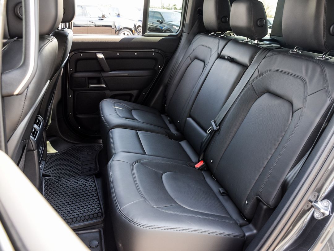 2025 Land Rover Defender 110 P400 X-Dynamic SE, Toronto, Cash