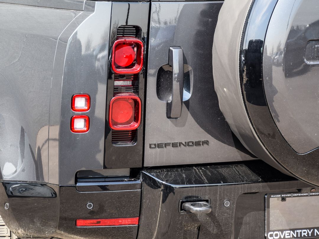 2025 Land Rover Defender 110 P400 X-Dynamic SE, Toronto, Cash