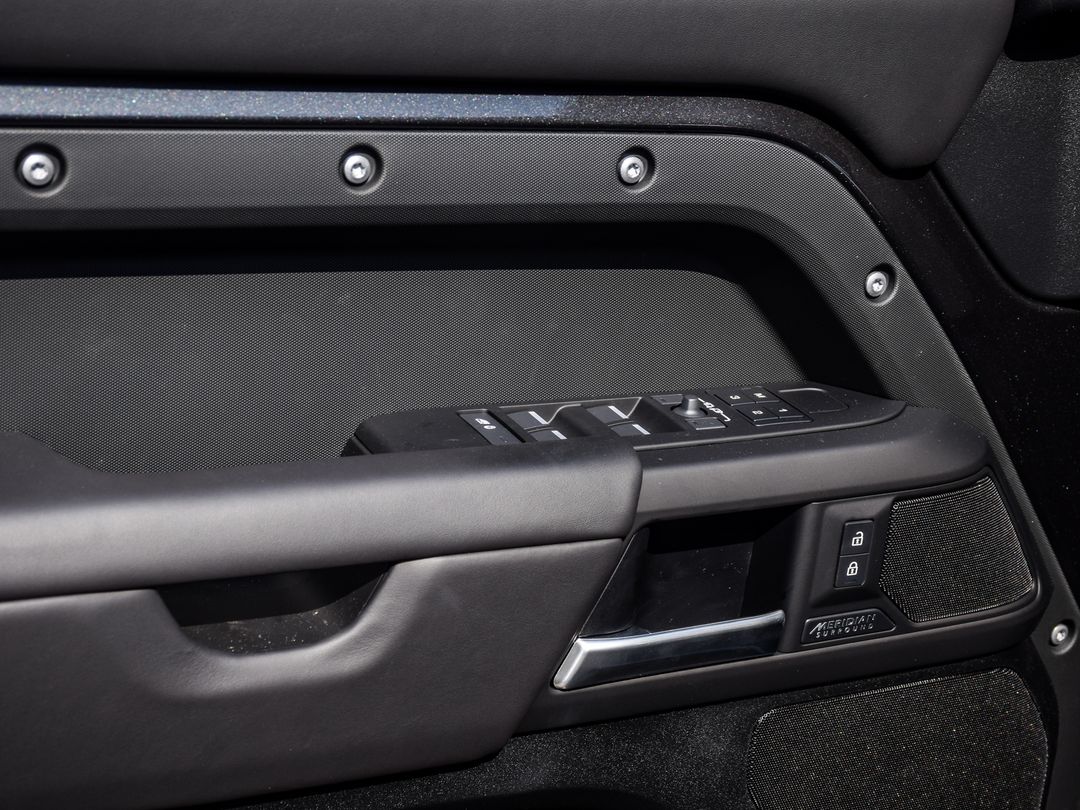2025 Land Rover Defender 110 P400 X-Dynamic SE, Toronto, Cash